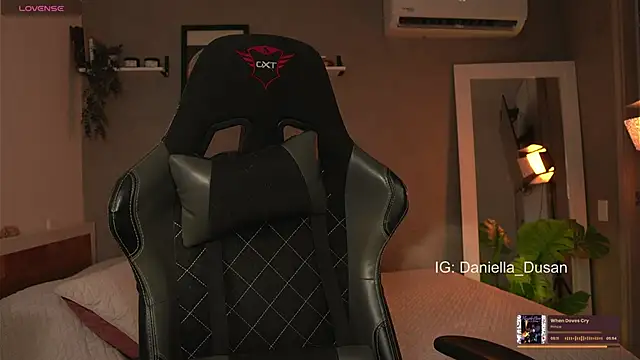 Snapshot of DaniDusan_ chatting on January 6, 2025, 10:26 pm DaniDusan online show from January 6, 2025, 10:26 pm