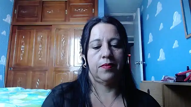 Snapshot of valeriapinter chatting on December 17, 2025, 2:44 pm valeriapinter online show from December 17, 2025, 2:44 pm