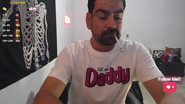 soyelcarlitos  online show from April 3, 2026, 4:41 am