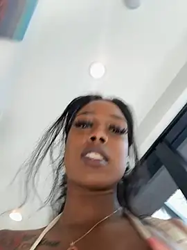 mismialove online show from February 25, 2026, 10:09 pm