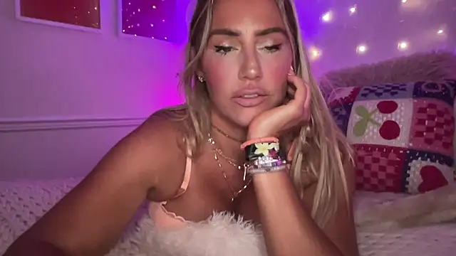 Fitnessbabe69 online show from June 10, 2026, 11:11 am