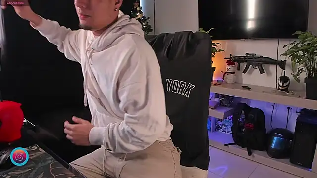 bigryann23 online show from December 15, 2024, 10:15 pm